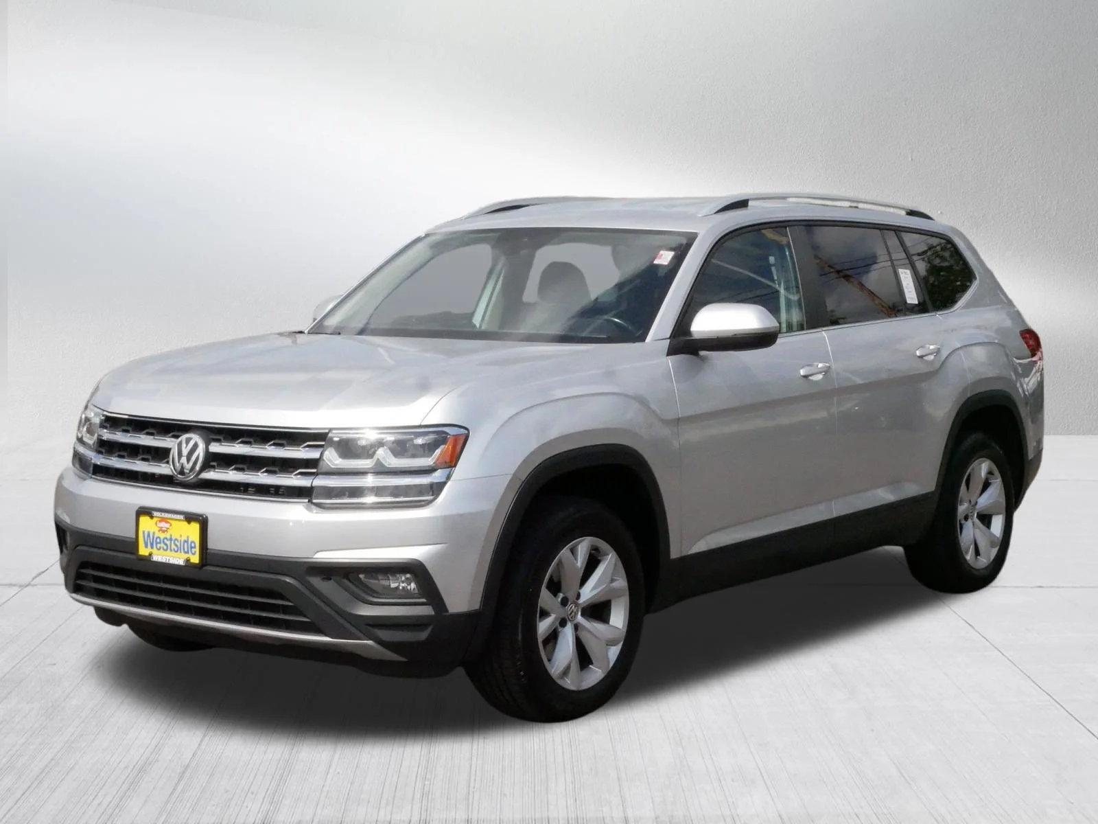 Used 2019 Reflex Silver Metallic Volkswagen 3.6L V6 SE w/Technology image 3