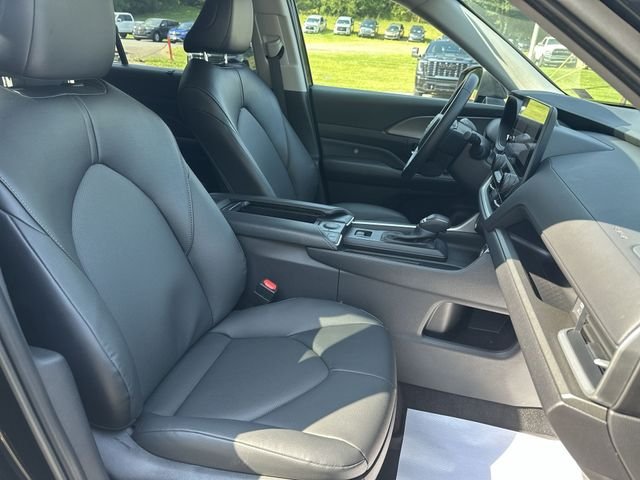 Used 2025 Black Toyota XLE image 27