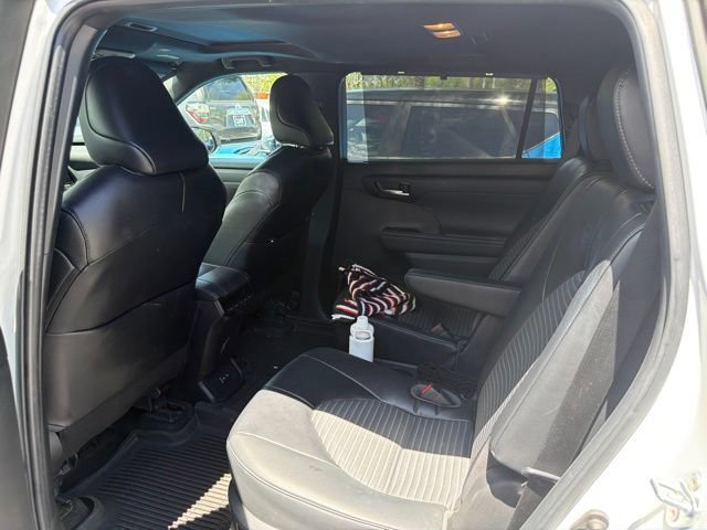 Used 2023 Pearl Toyota L image 6
