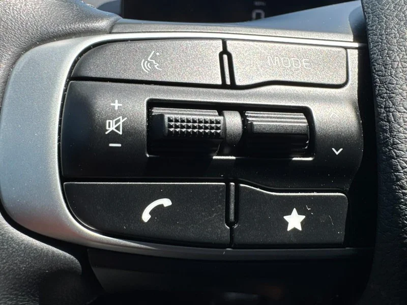 Used 2025 Wolf Gray Kia GT-Line Auto FWD image 18