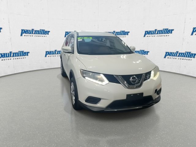 Used 2015 Glacier White Nissan S image 3