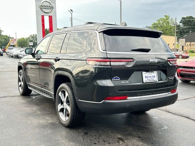 Used 2023 Gray Jeep Limited image 7