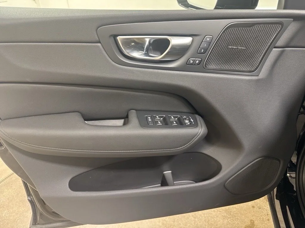New 2026 Onyx Black Metallic Volvo T8 Ultra image 17