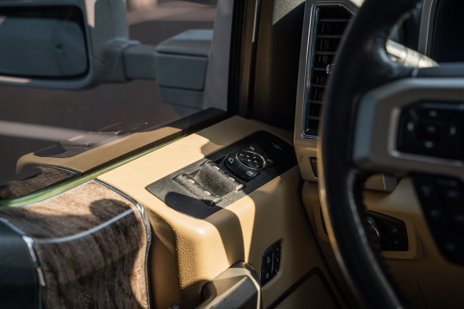 Certified Used 2019 White Ford Lariat image 37