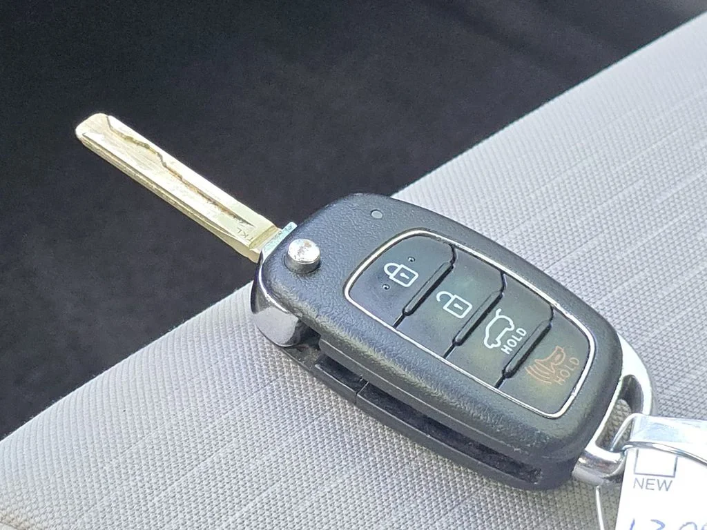 Used 2020 Gray Hyundai SE image 31