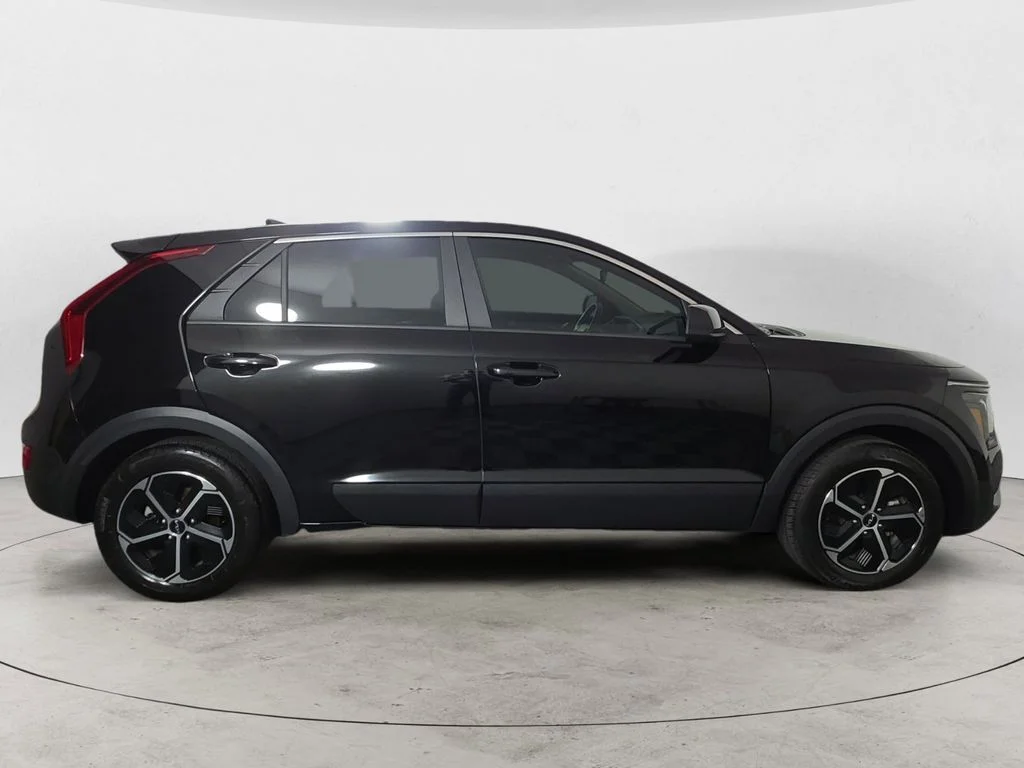 Used 2023 Black Kia LX image 6