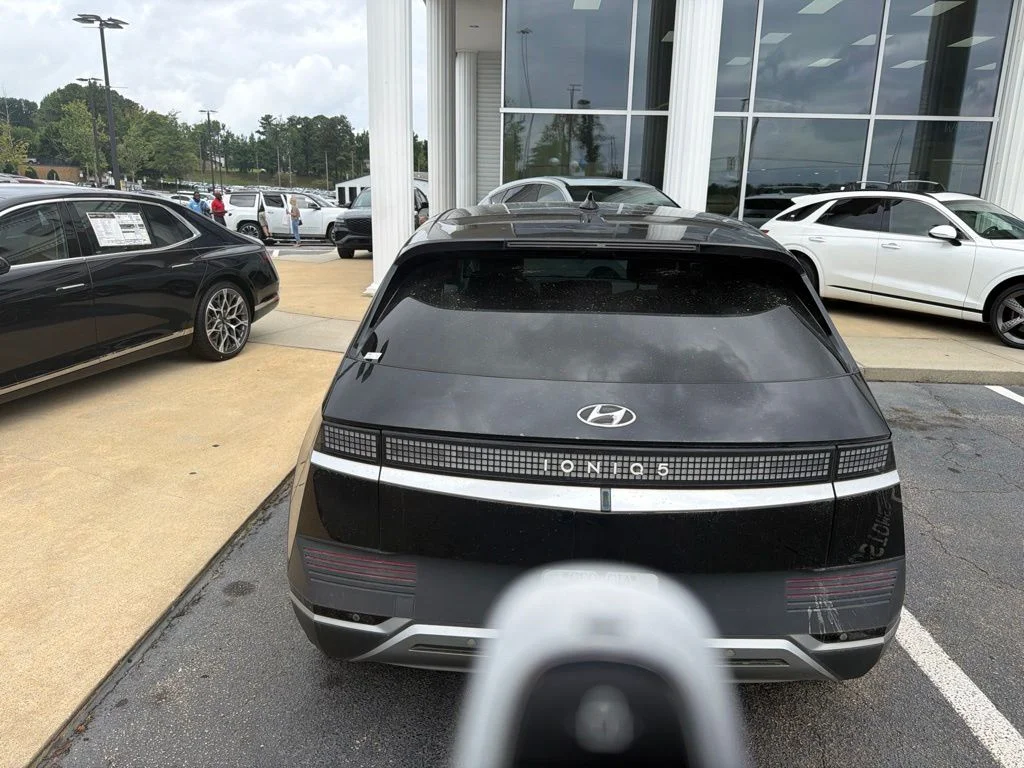 Used 2022 Black Hyundai SEL image 4