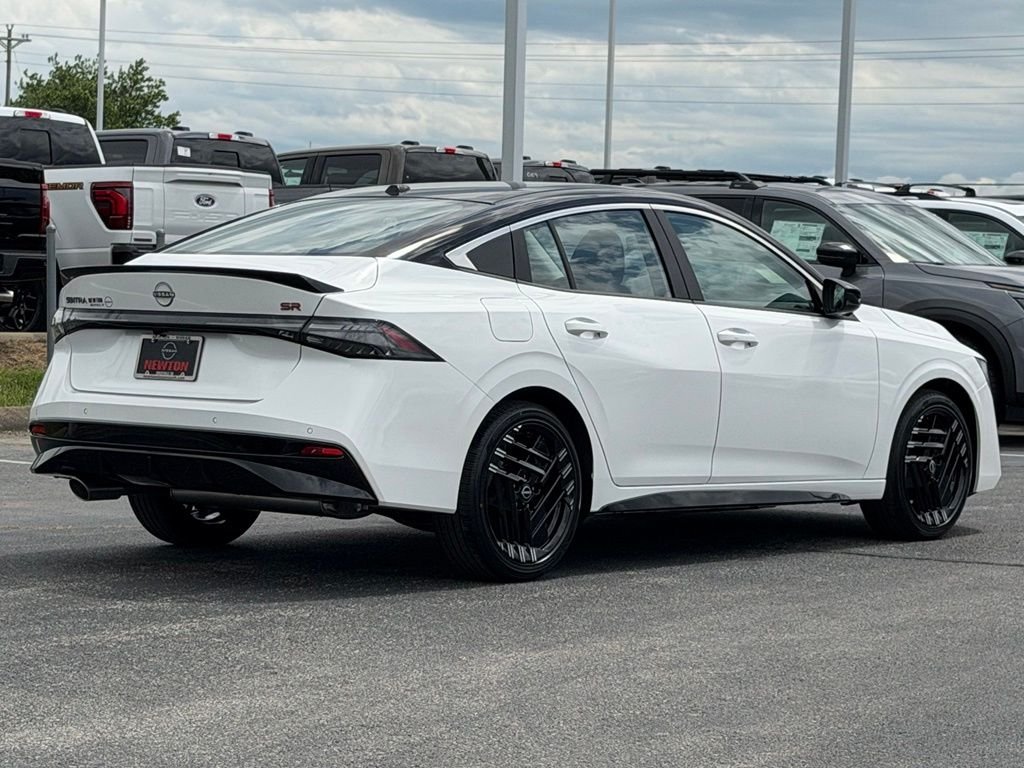 New 2026 Aspen White TriCoat / Super Black Two-tone Nissan SR image 4