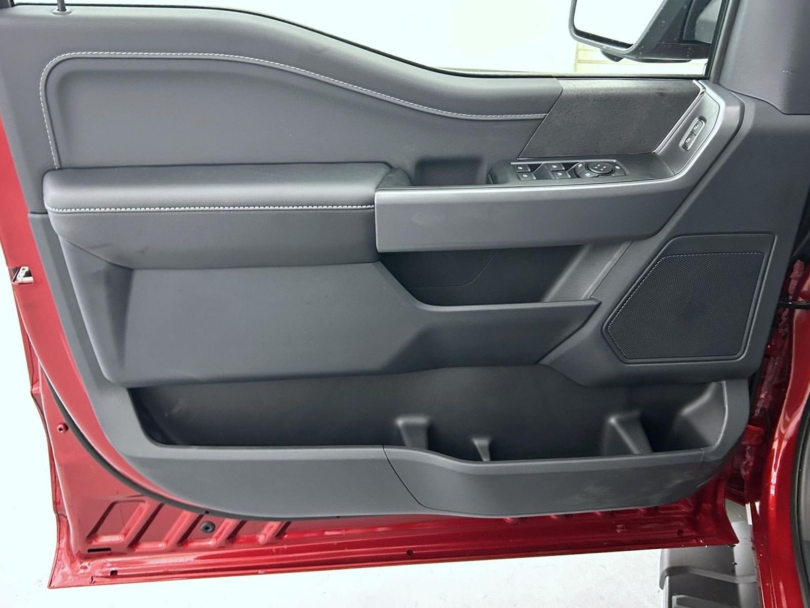 New 2026 Ruby Red Metallic Tinted Clearcoat Ford XLT image 9