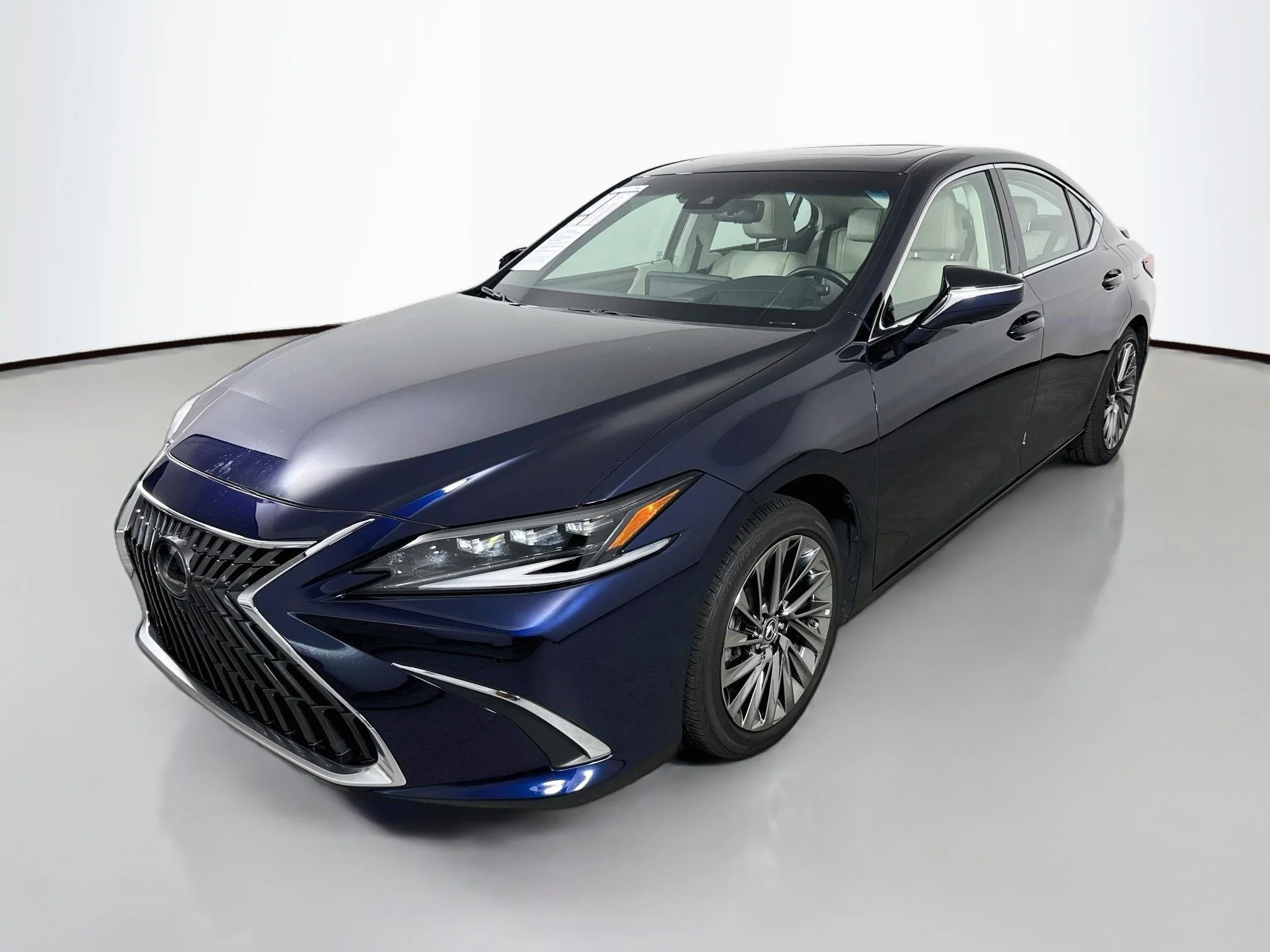 Certified Used 2025 Mica Lexus 300h Ultra Luxury image 3