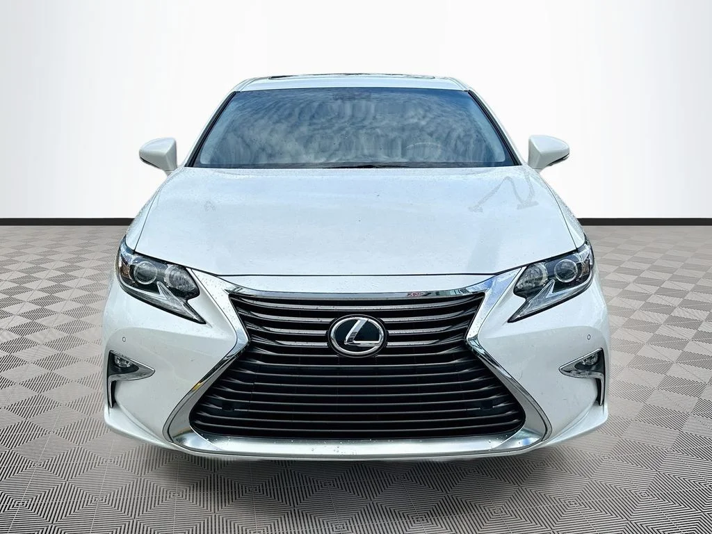 Used 2016 White Lexus 350 image 2