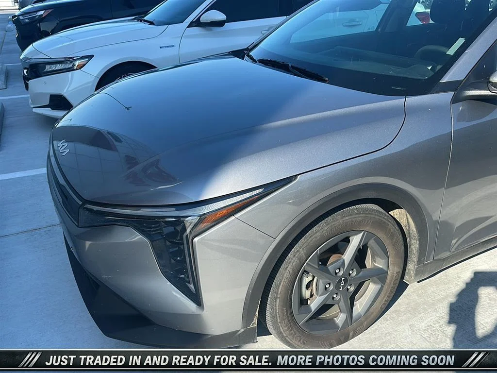 2025 Kia K4 LXS AT's photo
