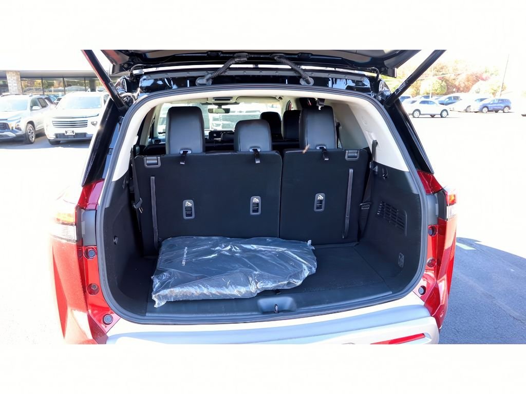 2025 Nissan Pathfinder SL photo 2