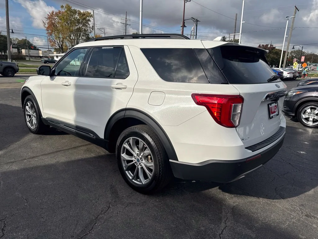 Used 2022 White Metallic Ford XLT image 6
