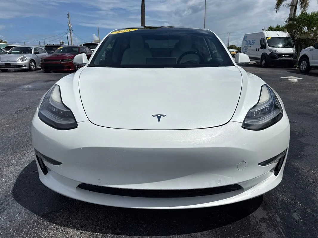 Used 2018 White Tesla  image 9