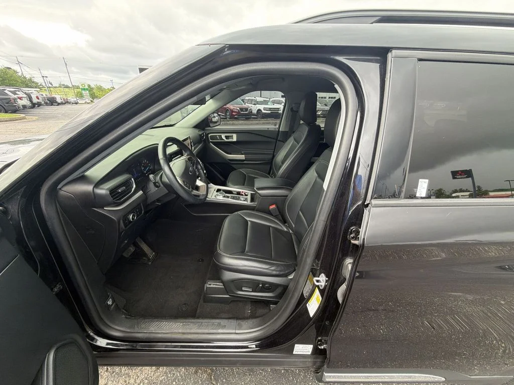 Used 2023 Black Ford XLT image 11