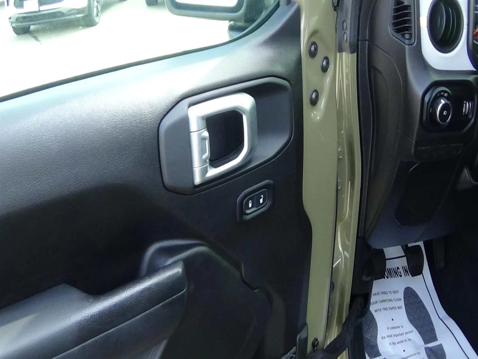 Certified Used 2025  Jeep Sport image 11