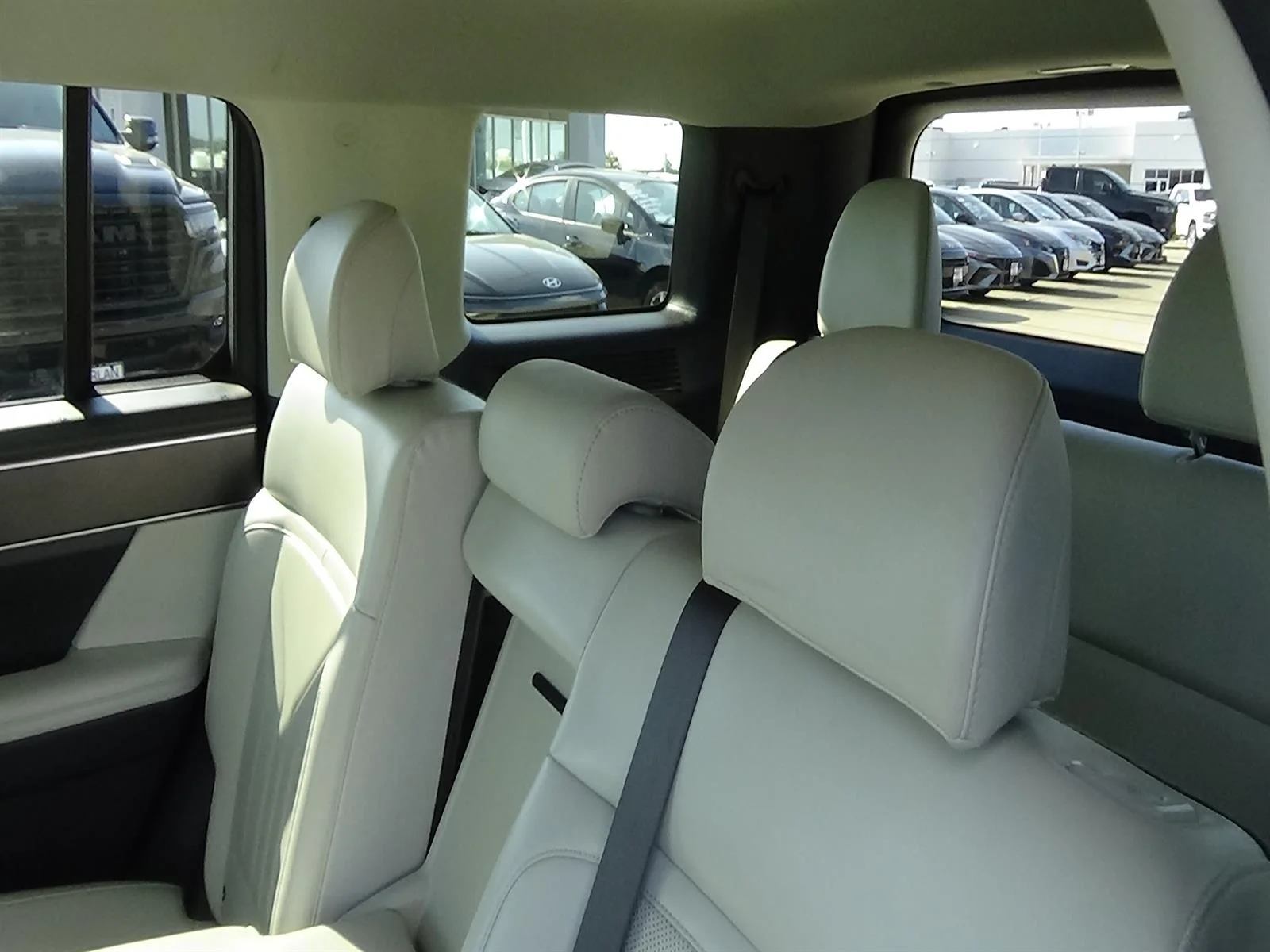 Used 2025 Serenity White Pearl (w6h) Hyundai SEL image 11