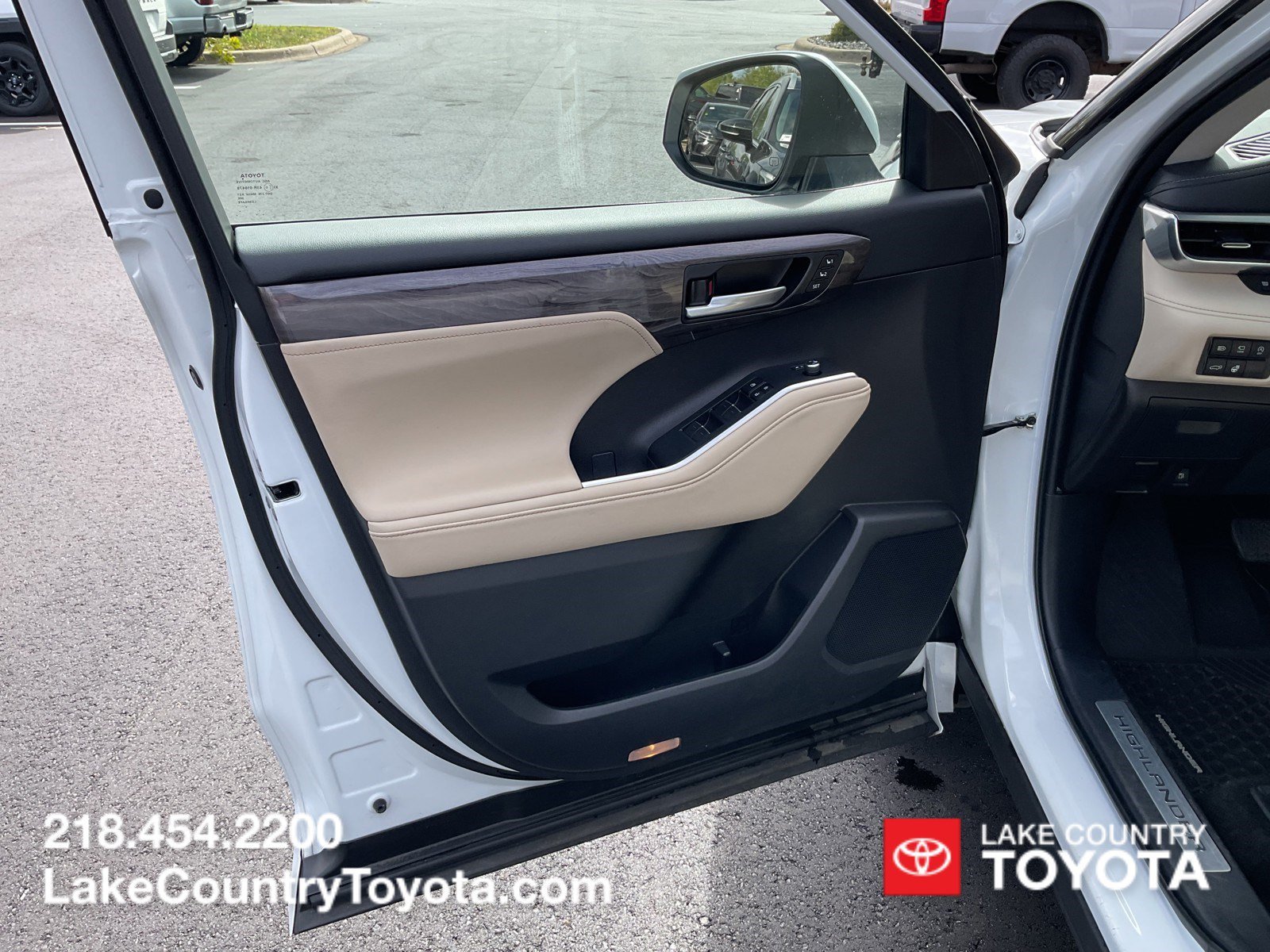 Used 2024  Toyota Platinum image 24