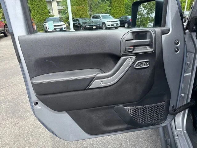 Used 2015 Billet Silver Metallic Clearcoat Jeep Unlimited Rubicon image 23