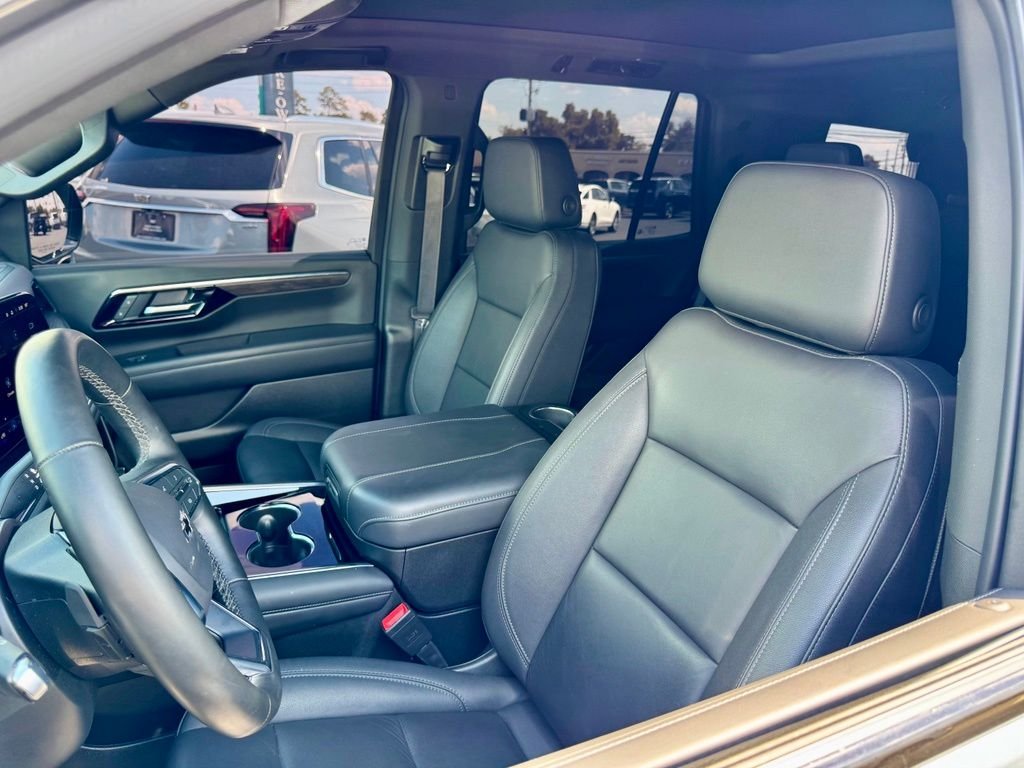 Used 2025 Gray Chevrolet Z71 image 8