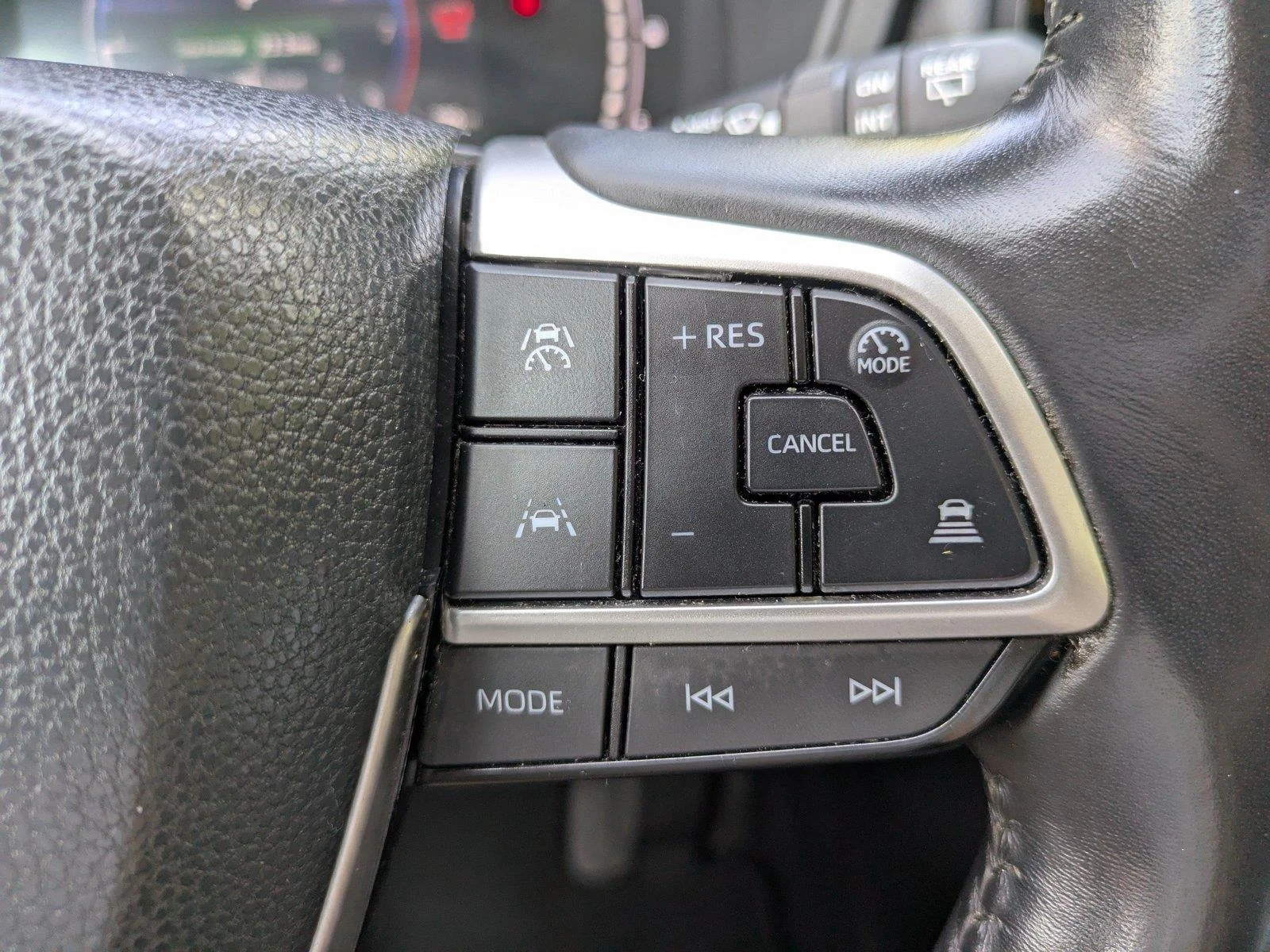 Used 2024  Toyota XLE image 25