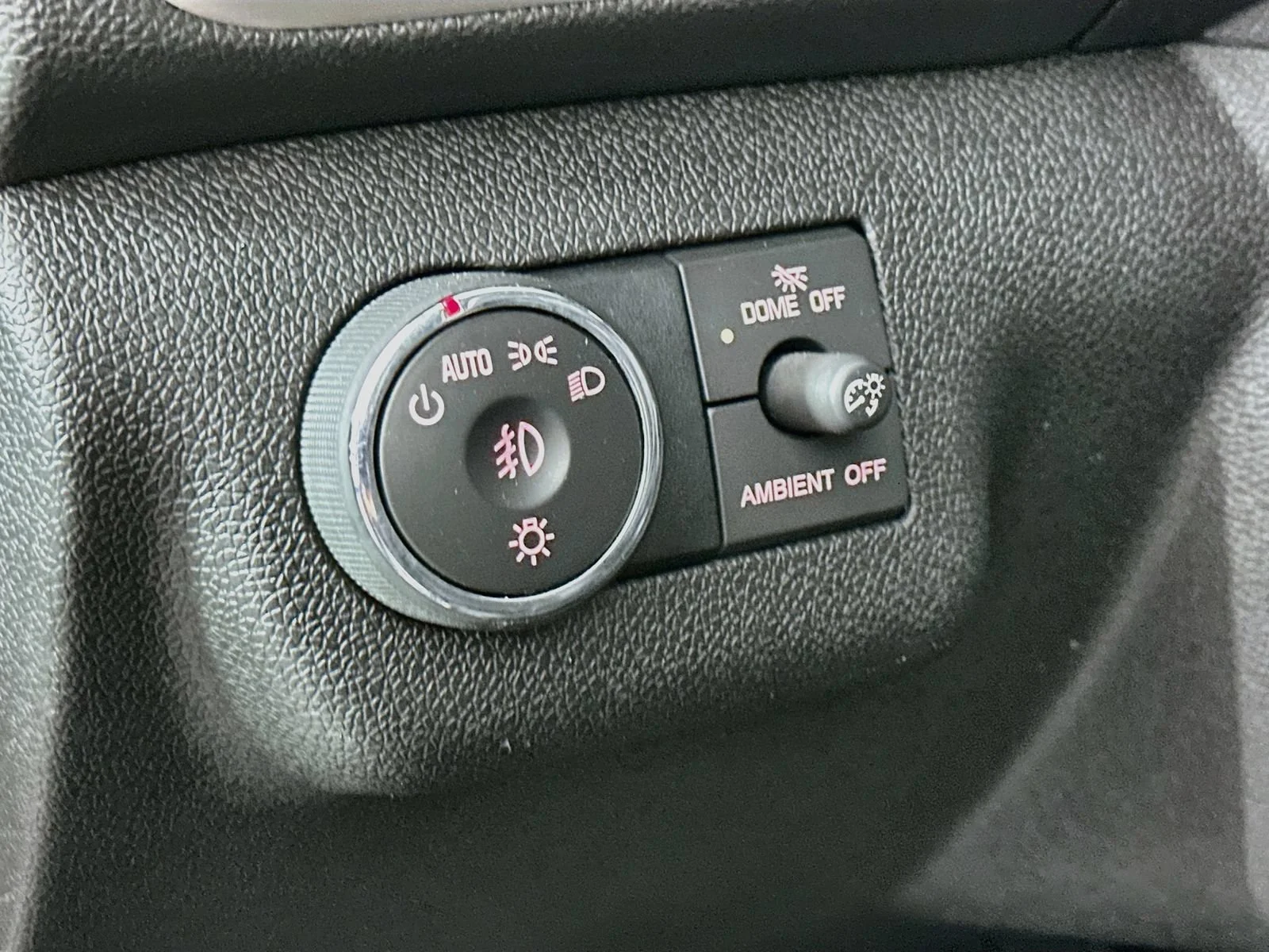 Used 2015 CARBON BLACK METALLIC GMC Denali image 11