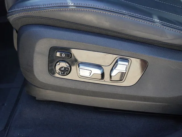 Used 2024 Black BMW M60i image 20