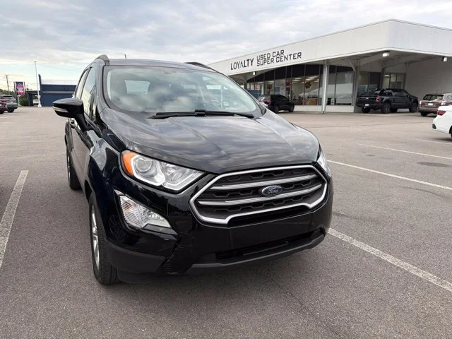 Used 2021 Black Ford SE image 1