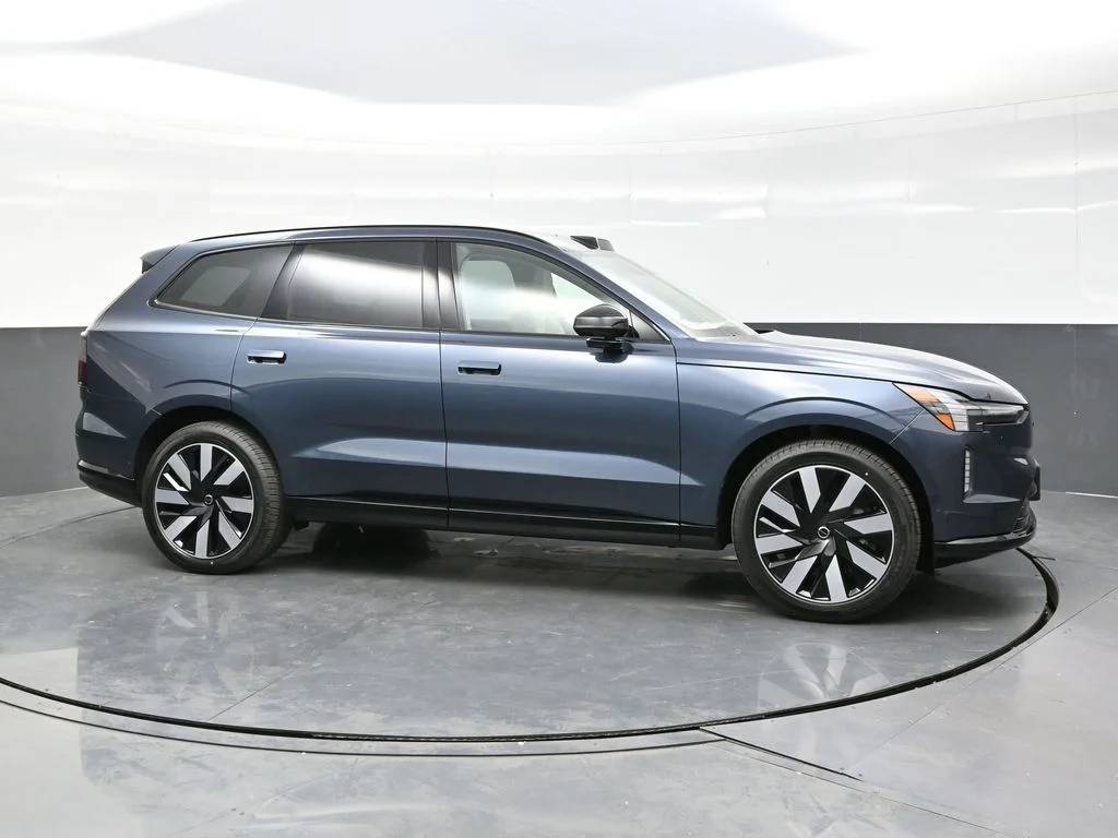New 2025 Denim Blue Volvo Ultra image 8