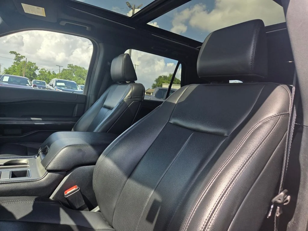 Used 2021 Blue Metallic Ford XLT image 11