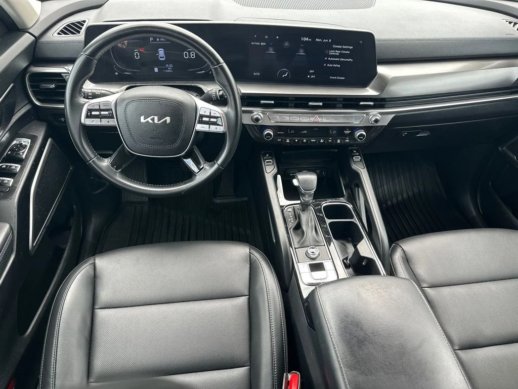 Used 2023 White Kia S image 22