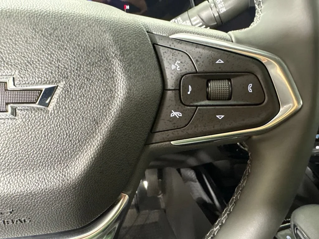 New 2026 Summit White Chevrolet ACTIV image 28