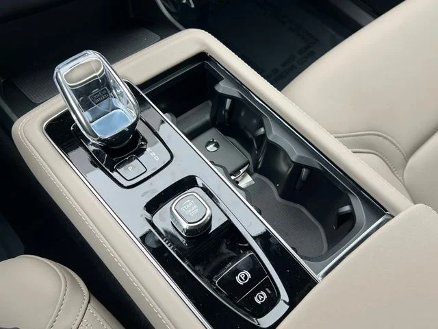 2026 Volvo XC90 Plus - Photo 15