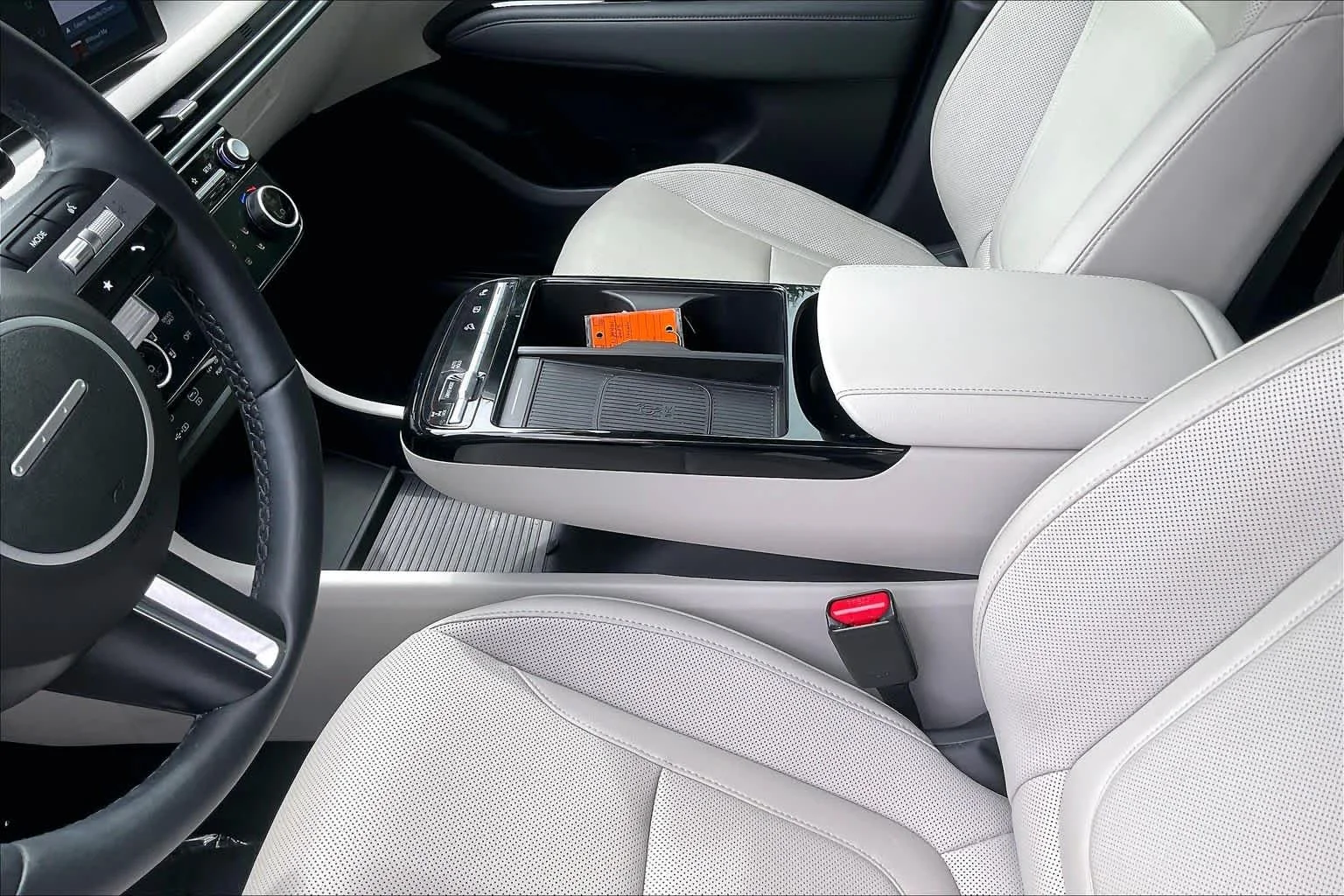 Used 2025 Titan Gray Hyundai Limited image 34