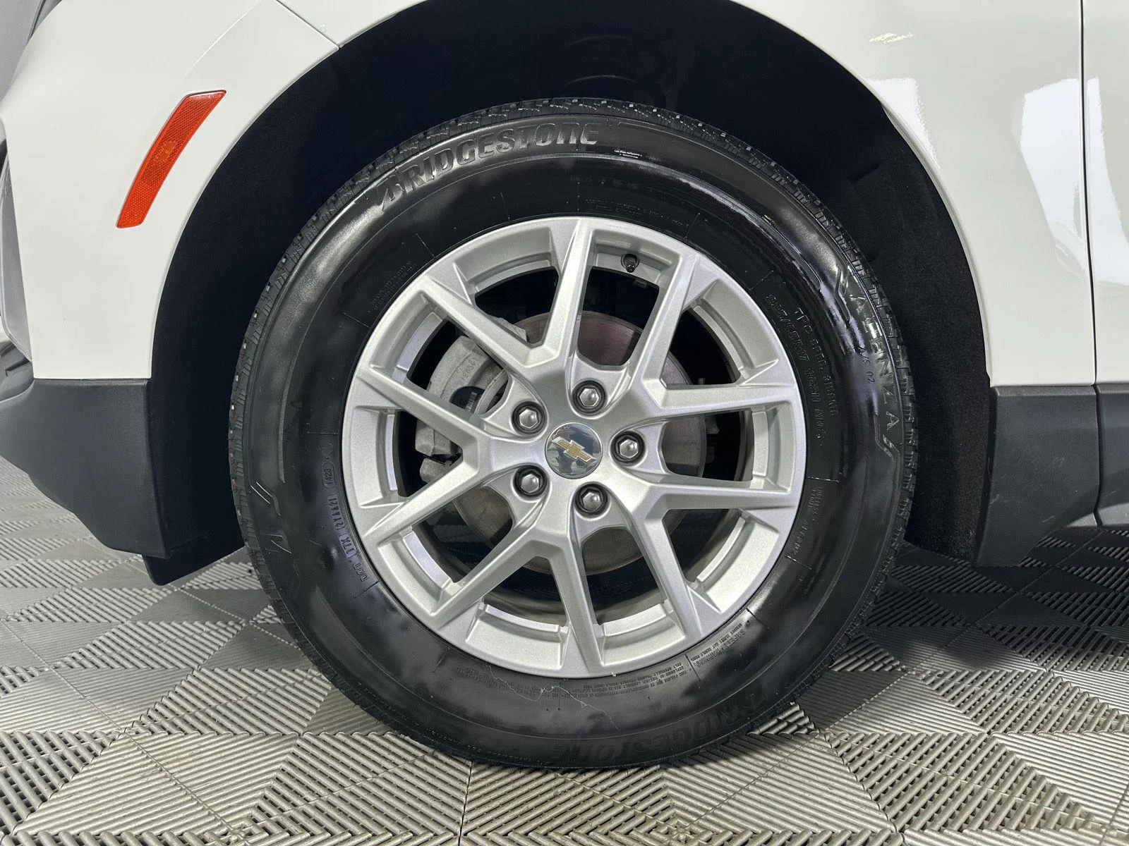 Used 2024 Summit White Chevrolet LT image 11