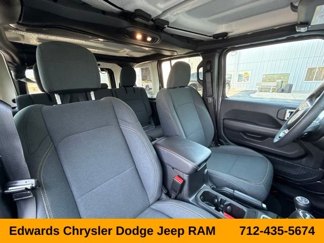 Used 2025 Gray Jeep Sahara 4xe image 25