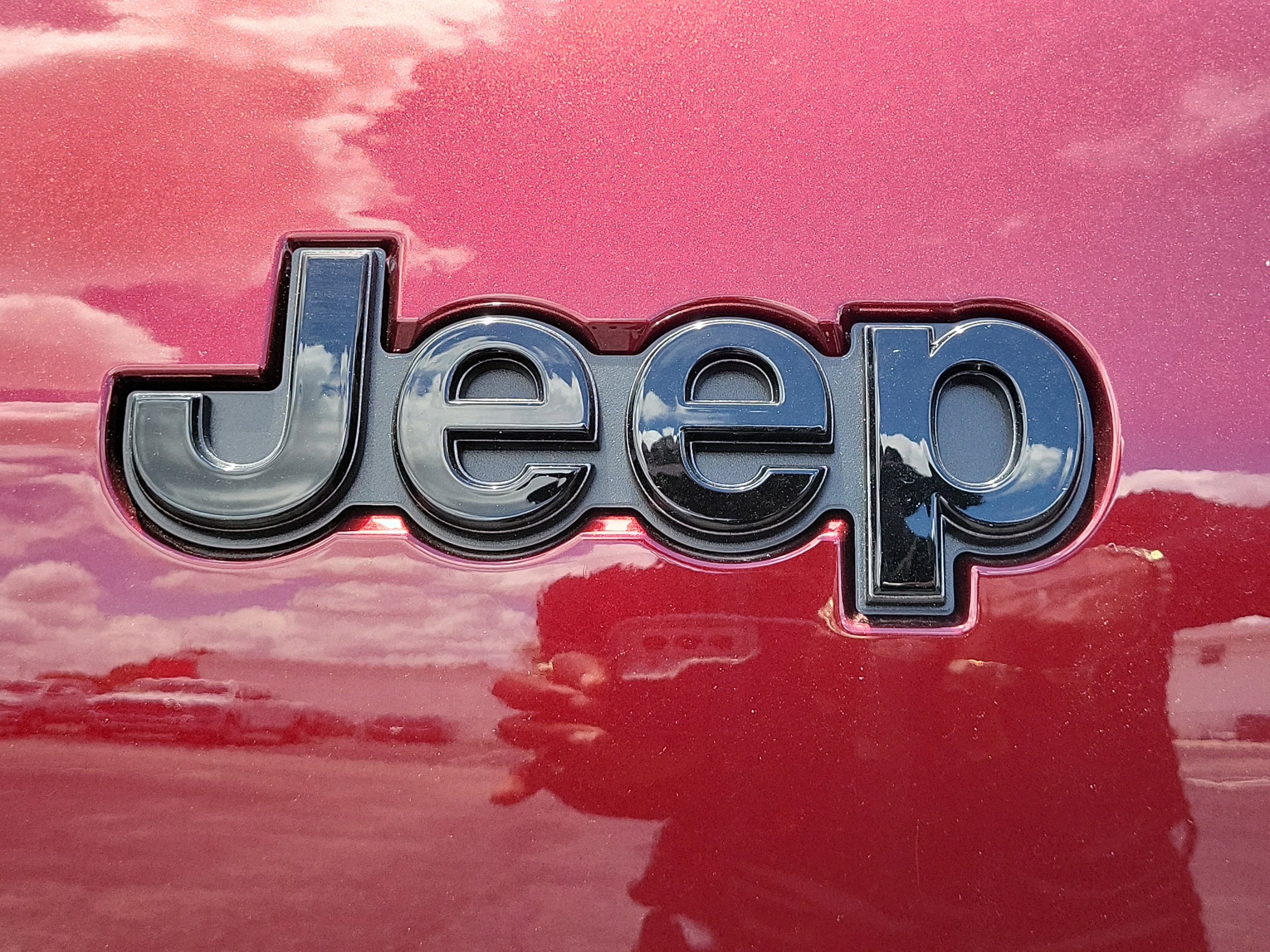 New 2026 Velvet Red Pearl-Coat Exterior Paint Jeep Laredo Altitude image 5