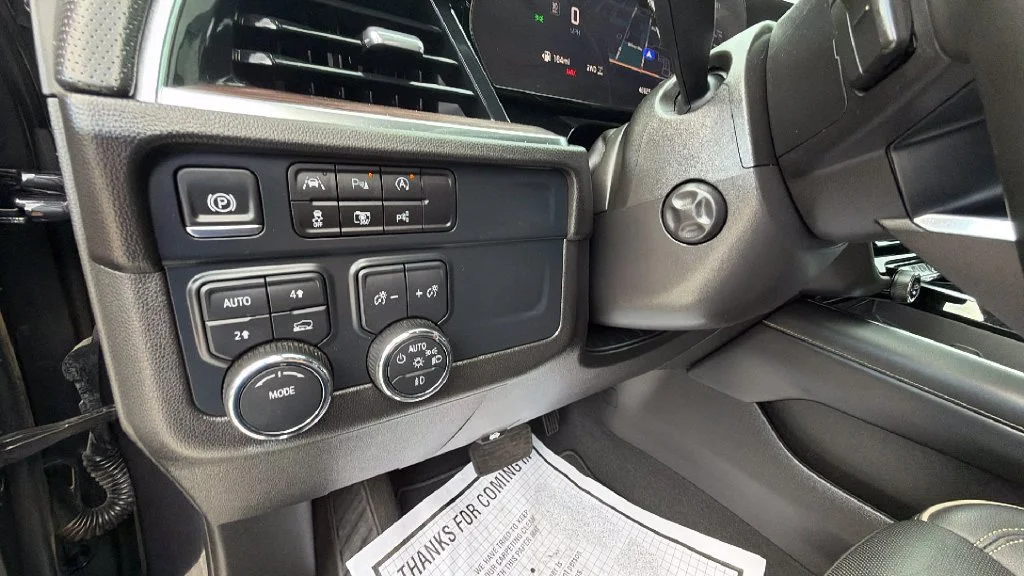 2025 Chevrolet Suburban Premier - Photo 21