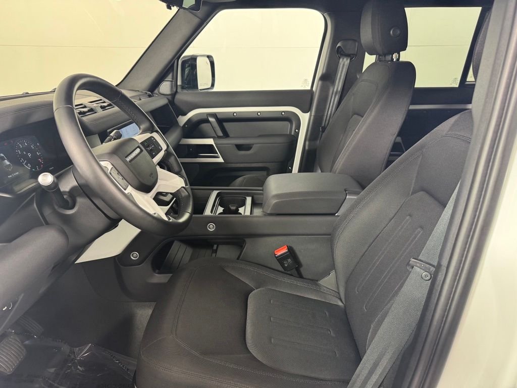 Used 2022 White Land Rover Standard image 22