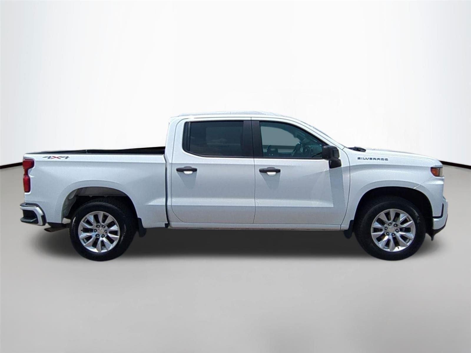 Used 2022 Summit White Chevrolet Custom image 6