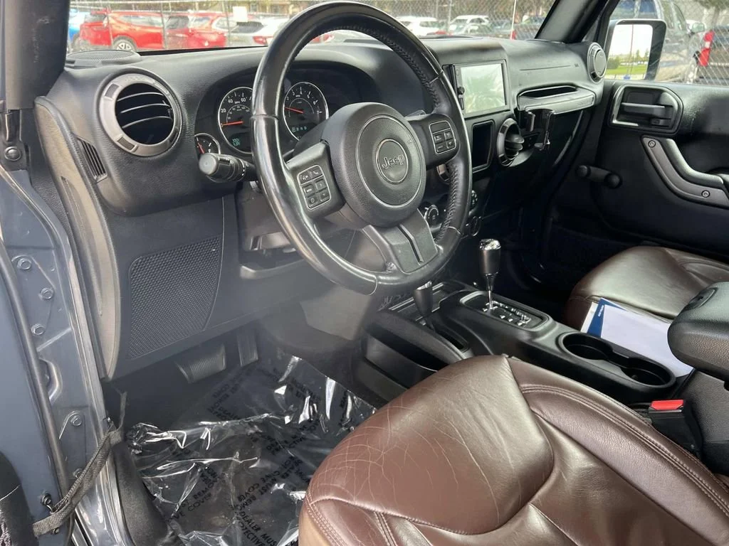 Used 2017 Gray Jeep Sport 4x4 image 3