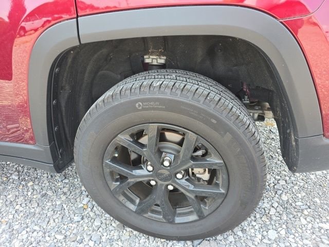 Used 2024 Red Jeep Altitude image 14