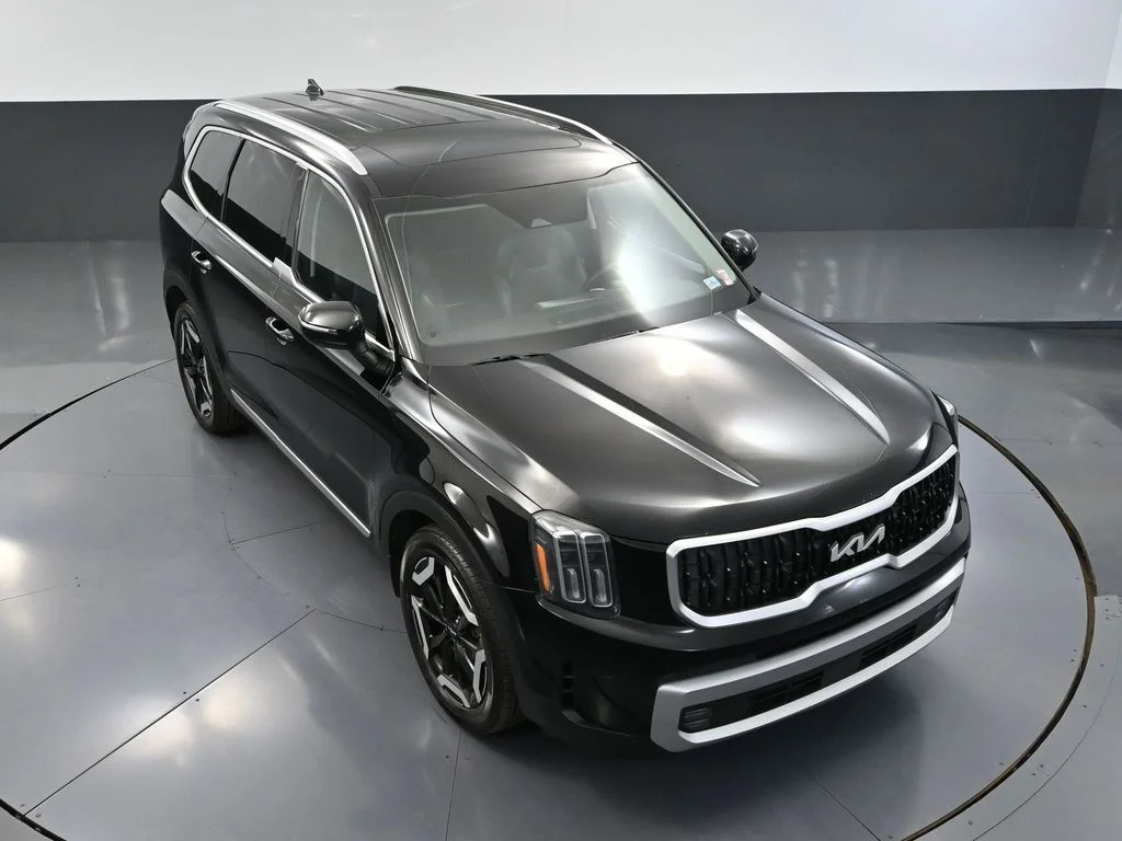 Used 2023 Black Kia EX X-Line image 61
