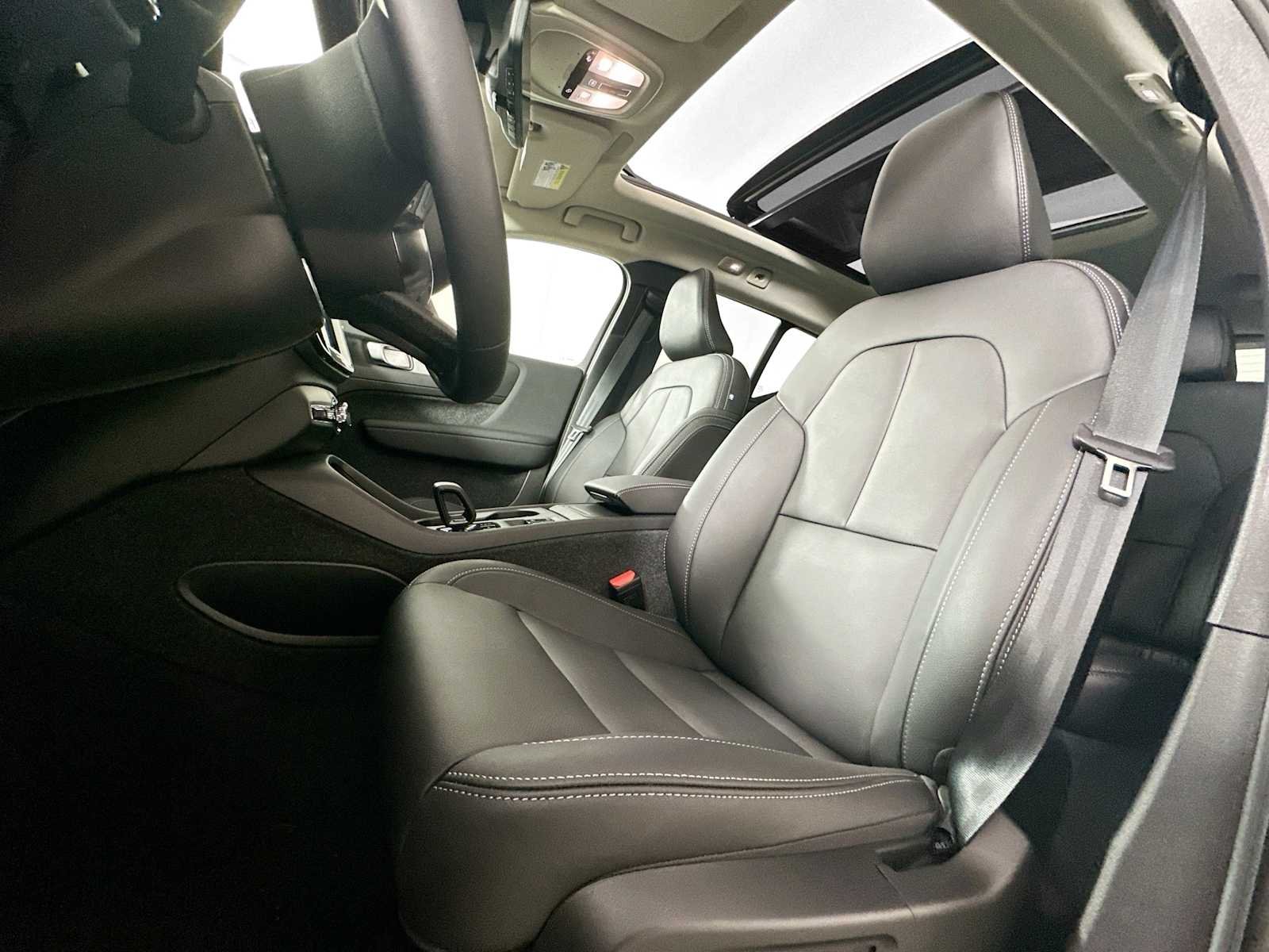 Certified Used 2025 Vapour Grey Volvo Core image 18
