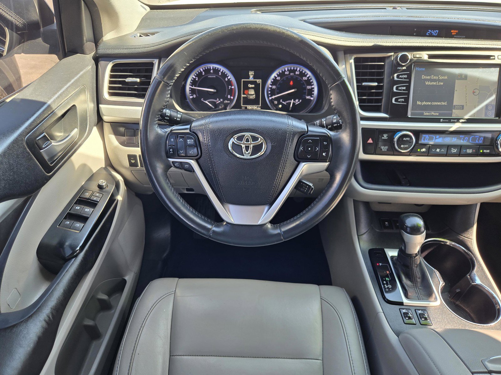 Used 2016 White Toyota XLE image 12