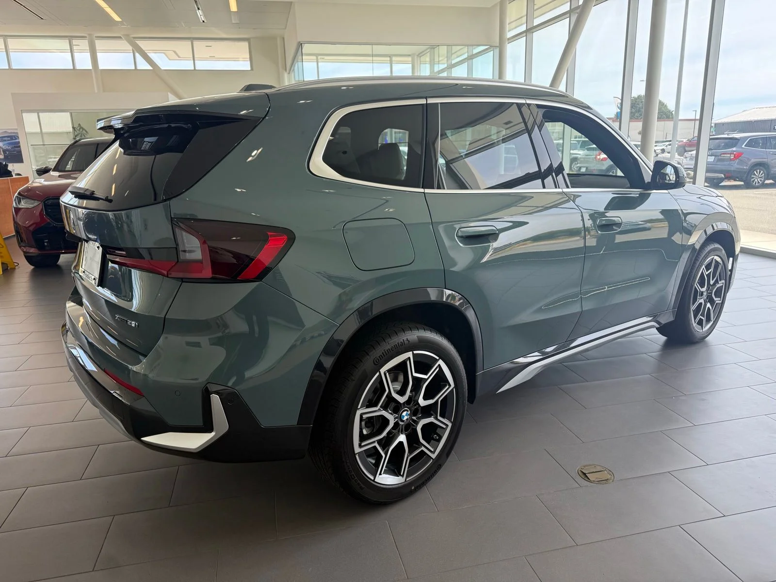 New 2026 Cape York Green Metallic BMW xDrive28i image 7