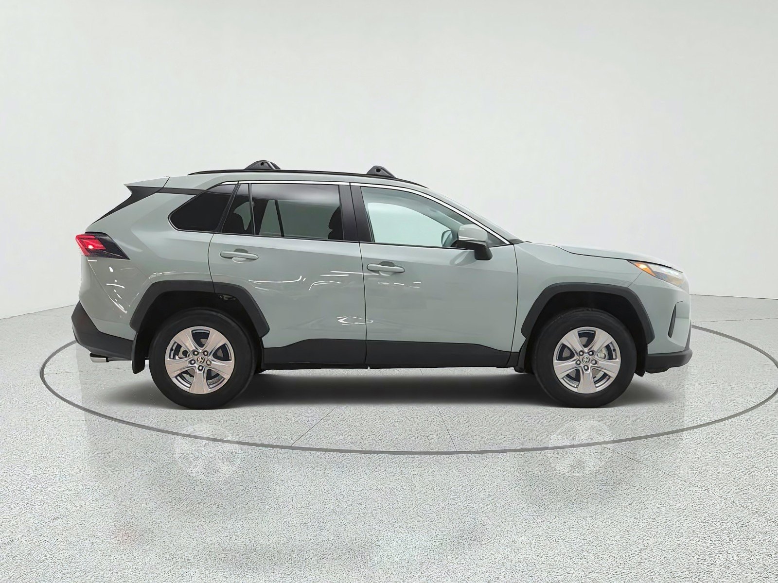 Used 2023 Lunar Rock Toyota XLE FWD (Natl) image 4