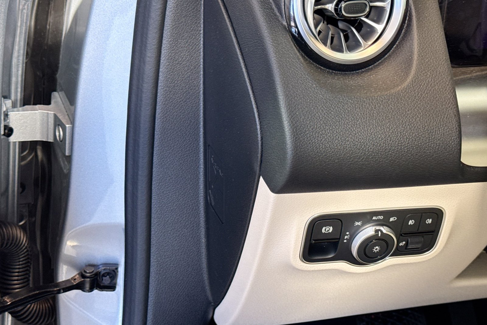 New 2026 Cirrus Silver Metallic Mercedes-Benz GLB 250 image 10