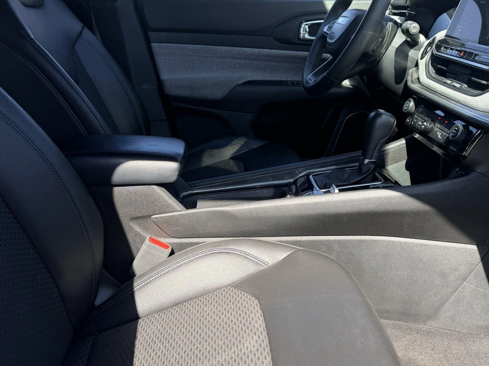 Used 2024 Silver Zynith Met Jeep Latitude image 8